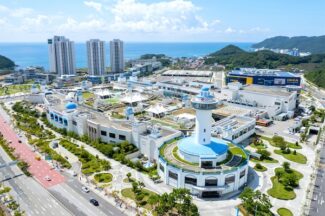 롯데프리미엄아울렛, 동부산·파주·기흥 3개점 새단장 기념 그랜드 오픈…“넥스트 프리미엄 지향”