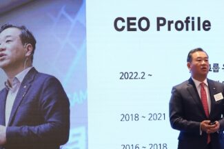 롯데쇼핑, 업계 첫 밸류업 공시…2030년 매출 20조 목표