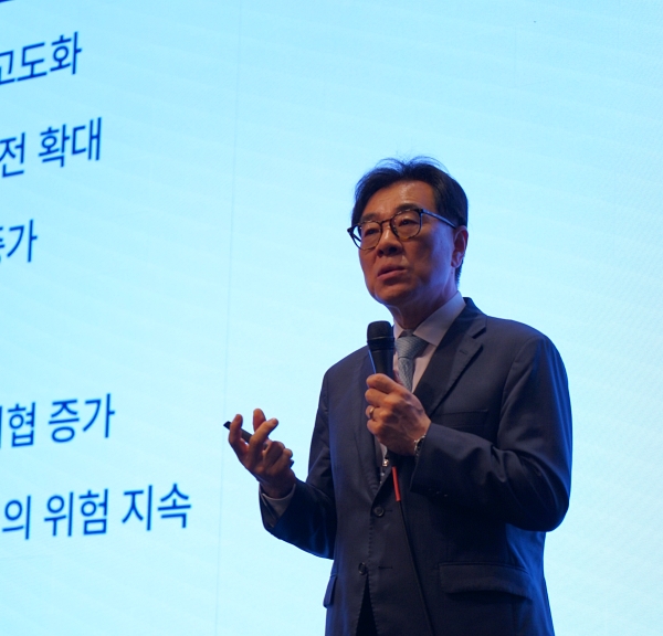 “최근 해킹 사례로 살펴 본 AI 시대 보안 전략은?”