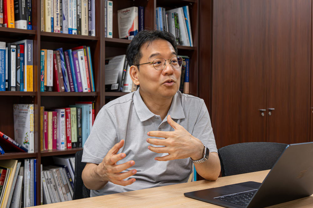 윤성로 “초지능 5년내 온다…진짜 데이터 준비해야”