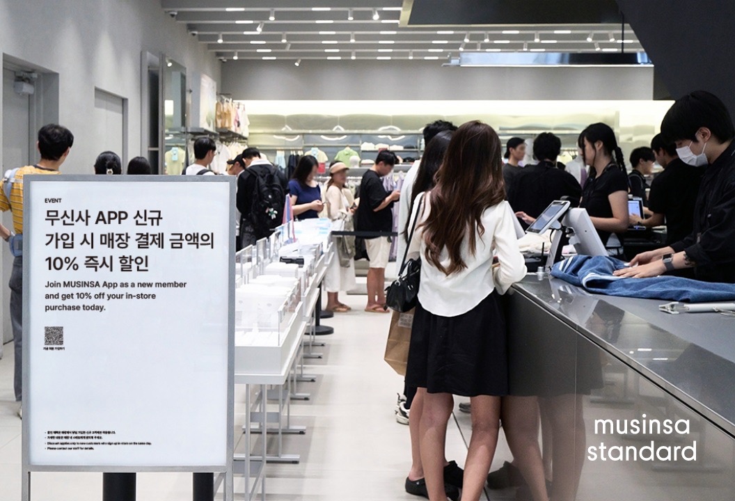 무신사 “무탠다드 매장 방문 후 앱 신규 가입자 2배 증가”