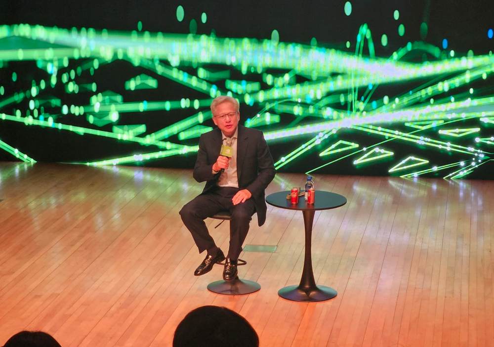 젠슨 황 “AI는 문명사적 전환…공장 자체가 하나의 로봇될 것”