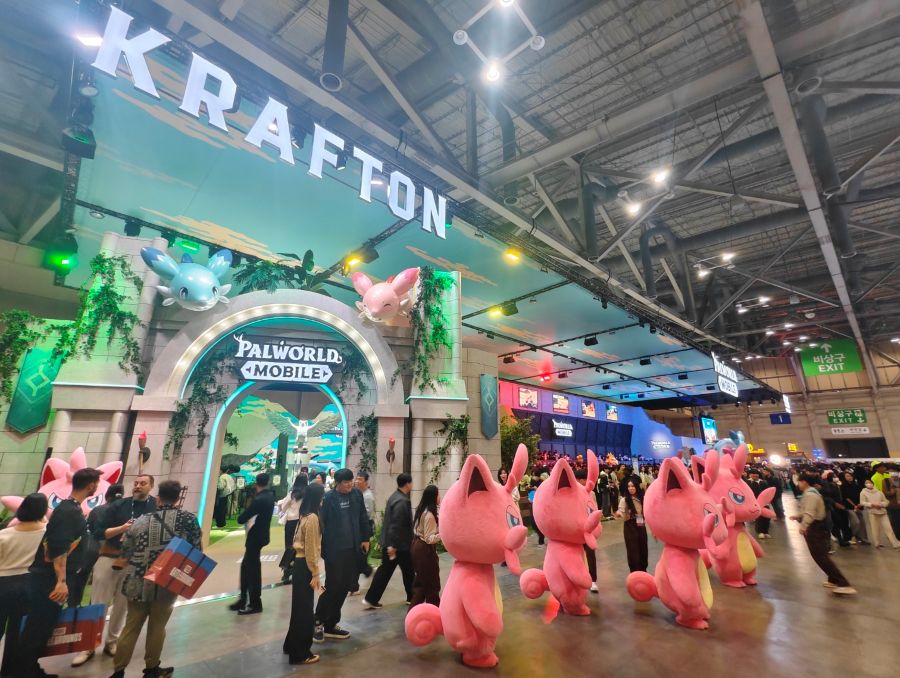 [지스타2025] ‘팰월드 모바일’ 해보자…크래프톤 부스 흥행몰이